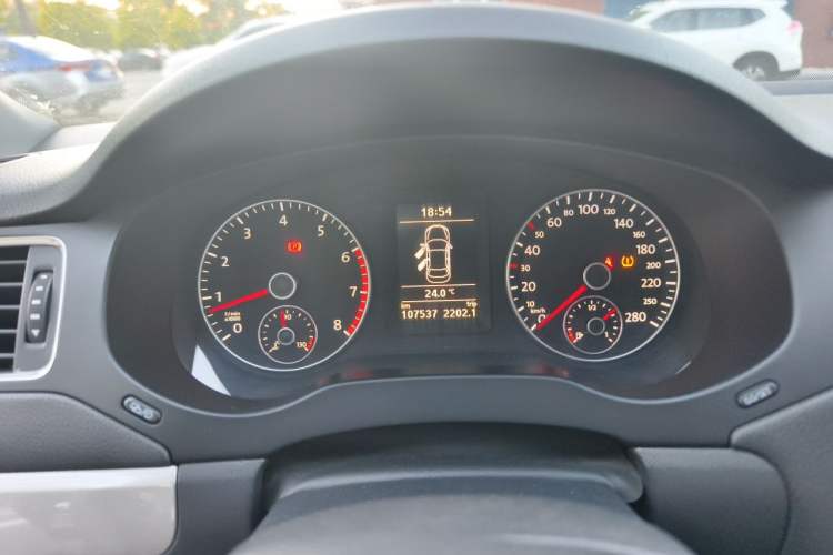 Used Volkswagen Sagitar 2012 1.4TSI Manual Luxury Model Instrument Cluster