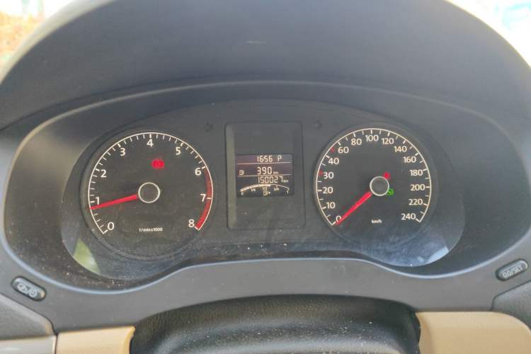 Used Volkswagen Sagitar 2012 1.6L Automatic Comfort Edition Instrument Cluster