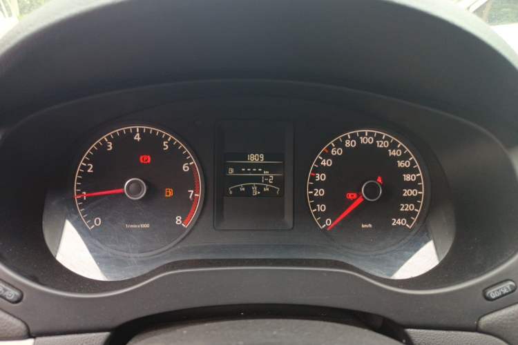 Used Volkswagen Sagitar 2012 1.6L Manual Comfort Model Instrument Cluster