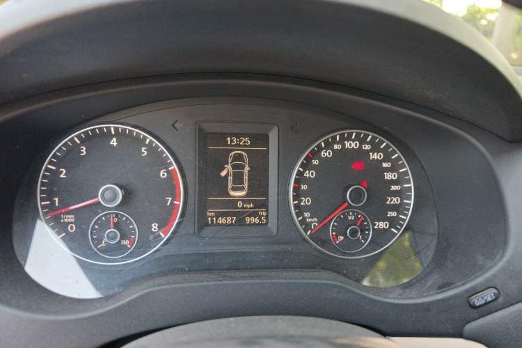 Used Volkswagen Sagitar 2012 1.4TSI Manual Luxury Model Instrument Cluster