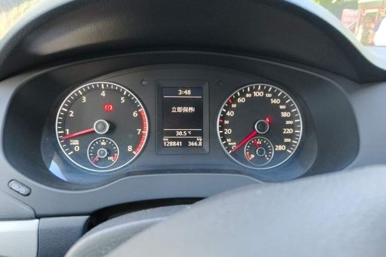 Used Volkswagen Sagitar 2012 1.4TSI Manual Luxury Model Instrument Cluster