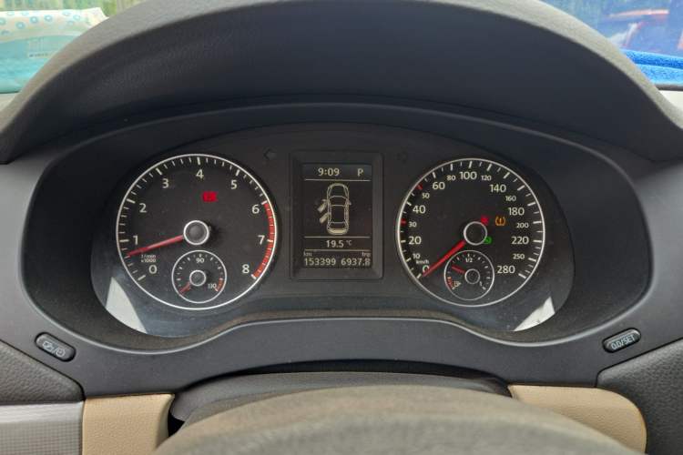 Used Volkswagen Sagitar 2012 1.4TSI Automatic Luxury Edition Instrument Cluster