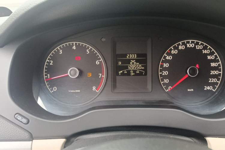 Used Volkswagen Sagitar 2012 1.6L Manual Comfort Model Instrument Cluster