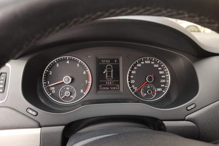 Used Volkswagen Sagitar 2012 1.4TSI Automatic Luxury Edition Instrument Cluster