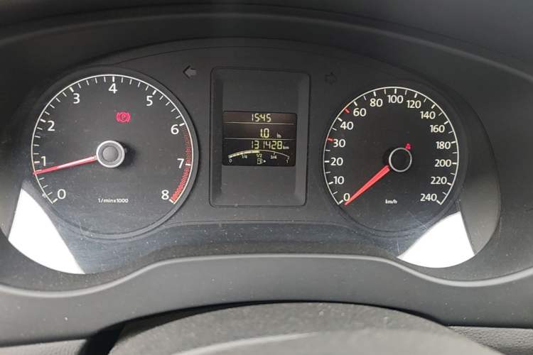 Used Volkswagen Sagitar 2012 1.6L Manual Comfort Model Instrument Cluster