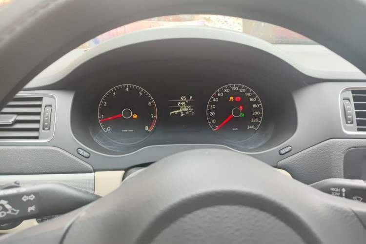 Used Volkswagen Sagitar 2012 1.6L Automatic Comfort Edition Instrument Cluster