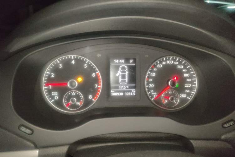 Used Volkswagen Sagitar 2012 1.4TSI Automatic Luxury Edition Instrument Cluster