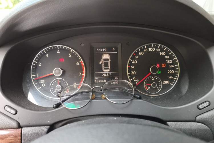 Used Volkswagen Sagitar 2012 1.8TSI Automatic Flagship Edition Instrument Cluster