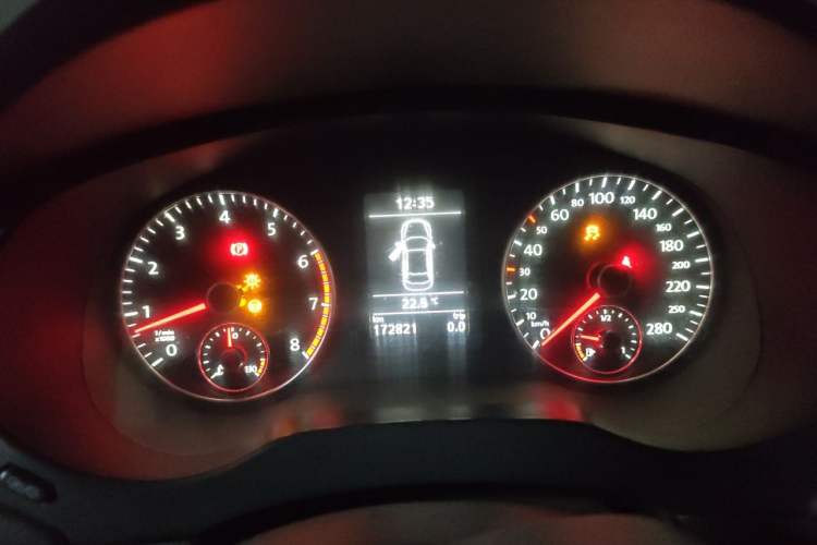 Used Volkswagen Sagitar 2012 1.4TSI Manual Luxury Model Instrument Cluster