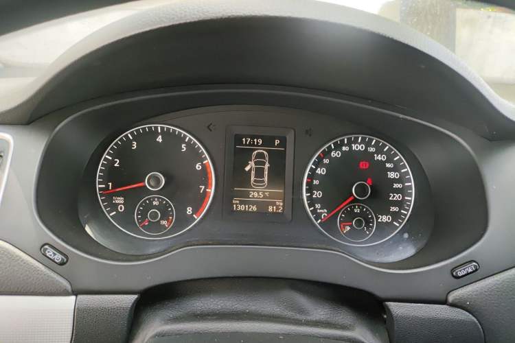 Used Volkswagen Sagitar 2012 1.4TSI Automatic Luxury Edition Instrument Cluster