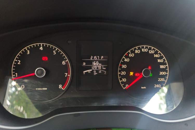 Used Volkswagen Sagitar 2012 1.6L Automatic Fashion Edition Instrument Cluster