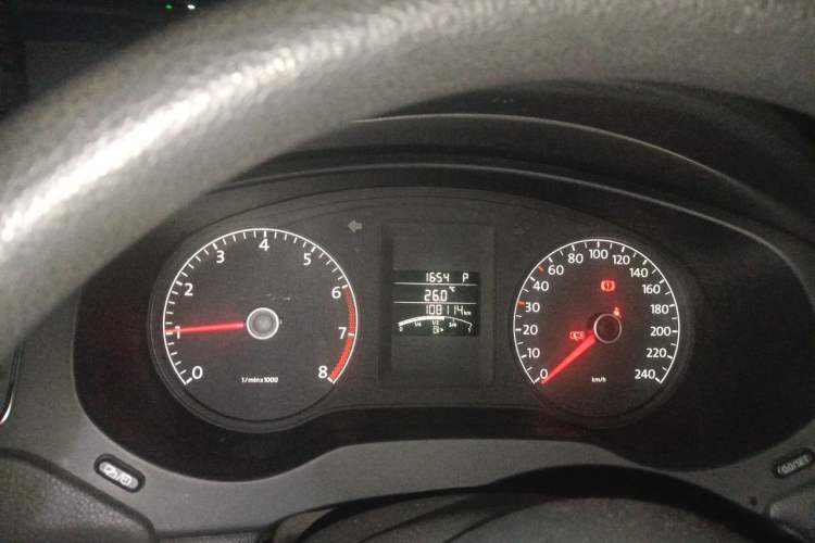 Used Volkswagen Sagitar 2012 1.6L Automatic Fashion Edition Instrument Cluster
