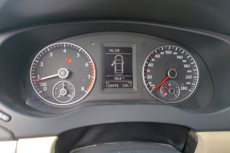 Used Volkswagen Sagitar 2012 1.4TSI Manual Luxury Model Instrument Cluster