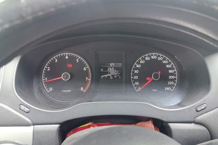 Used Volkswagen Sagitar 2012 1.6L Manual Comfort Model Instrument Cluster