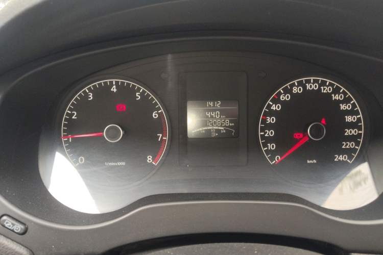 Used Volkswagen Sagitar 2012 1.6L Manual Comfort Model Instrument Cluster