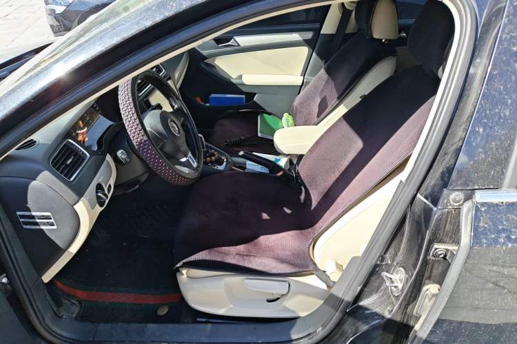 Used Volkswagen Sagitar 2012 1.6L Automatic Comfort Edition Left Front Seat