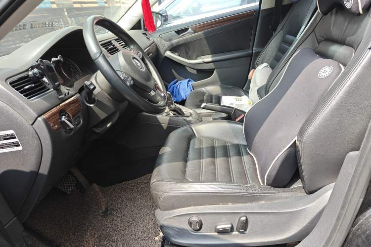 Used Volkswagen Sagitar 2012 1.8TSI Automatic Flagship Edition Left Front Seat