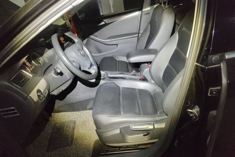 Used Volkswagen Sagitar 2012 1.4TSI Automatic Luxury Edition Left Front Seat