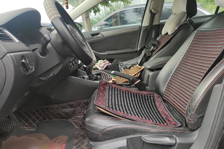 Used Volkswagen Sagitar 2012 1.6L Automatic Fashion Edition Left Front Seat
