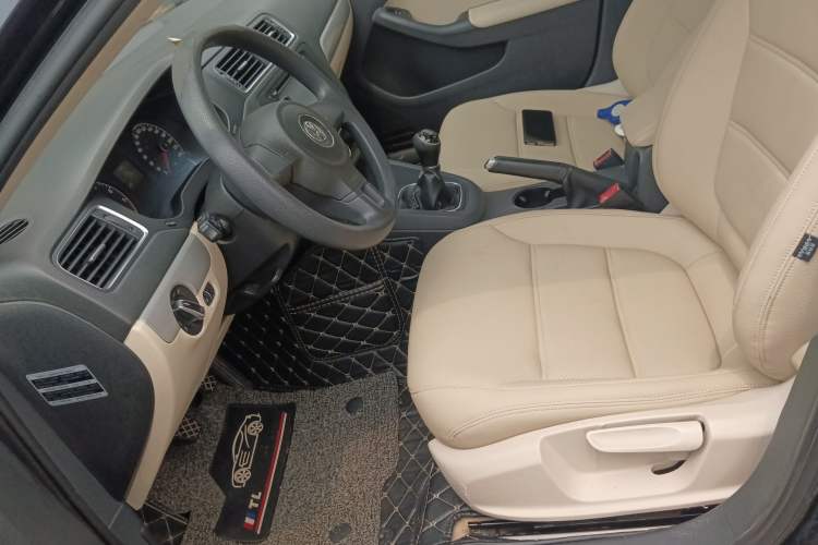 Used Volkswagen Sagitar 2012 1.6L Manual Comfort Model Left Front Seat