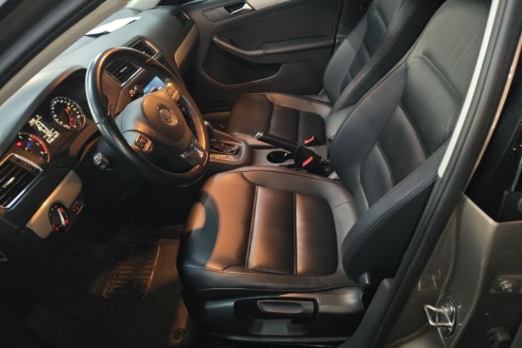 Used Volkswagen Sagitar 2012 1.4TSI Automatic Luxury Edition Left Front Seat