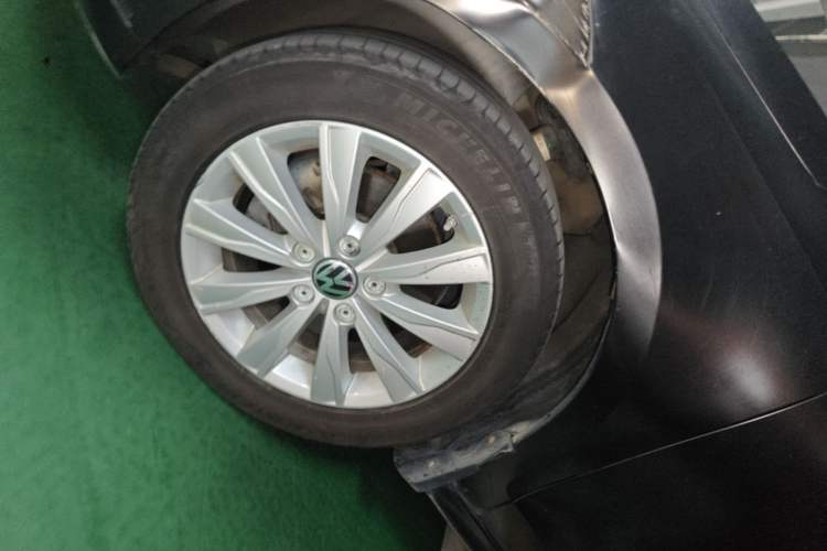 Used Volkswagen Sagitar 2012 1.4TSI Automatic Luxury Edition Left Front Wheel Hub