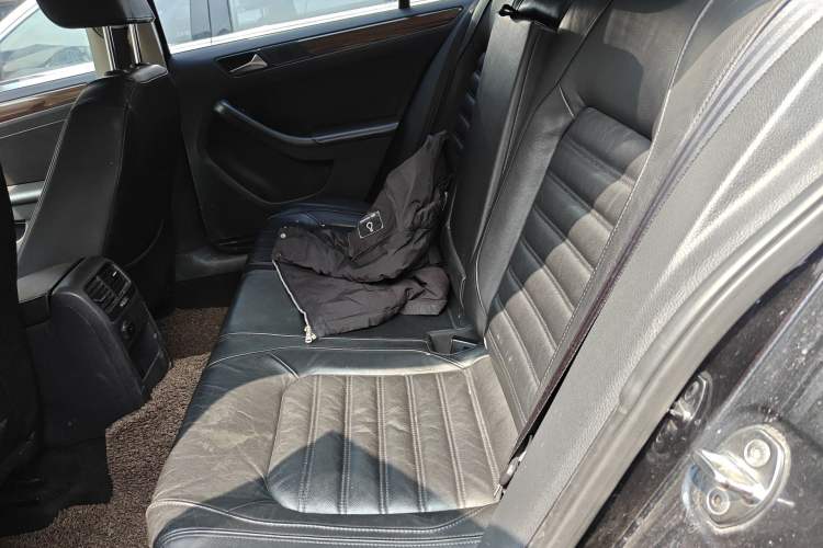 Used Volkswagen Sagitar 2012 1.8TSI Automatic Flagship Edition Left Rear Seat