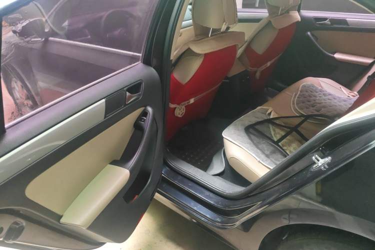 Used Volkswagen Sagitar 2012 1.6L Manual Comfort Model Left Rear Seat
