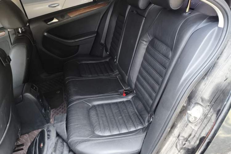 Used Volkswagen Sagitar 2012 1.8TSI Automatic Flagship Edition Left Rear Seat