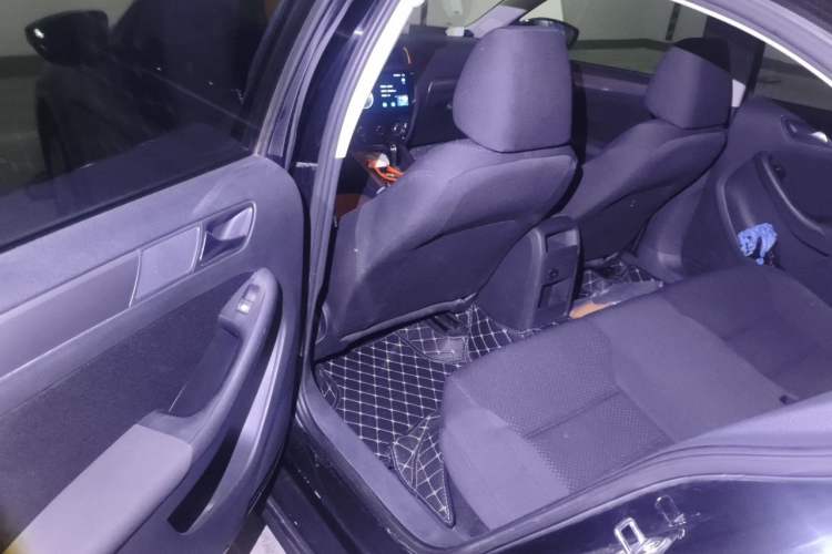 Used Volkswagen Sagitar 2012 1.6L Automatic Fashion Edition Left Rear Seat
