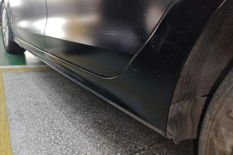 Used Volkswagen Sagitar 2012 1.4TSI Automatic Luxury Edition Left Side Sill