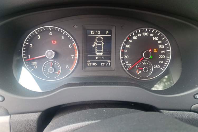 Used Volkswagen Sagitar 2012 1.4TSI Automatic Luxury Edition Odometer Close Up