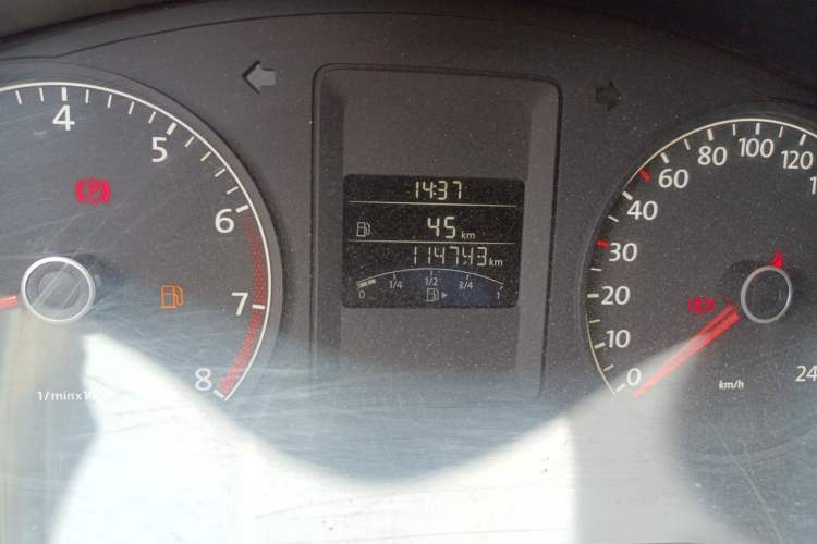 Used Volkswagen Sagitar 2012 1.6L Manual Comfort Model Odometer Close Up