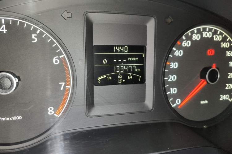Used Volkswagen Sagitar 2012 1.6L Manual Comfort Model Odometer Close Up
