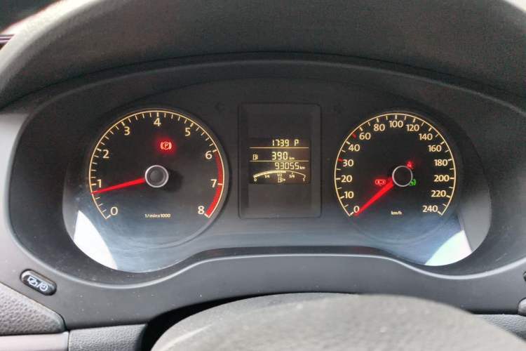 Used Volkswagen Sagitar 2012 1.6L Automatic Fashion Edition Odometer Close Up