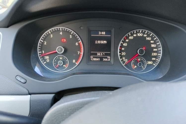 Used Volkswagen Sagitar 2012 1.4TSI Manual Luxury Model Odometer Close Up