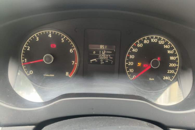 Used Volkswagen Sagitar 2012 1.6L Manual Comfort Model Odometer Close Up