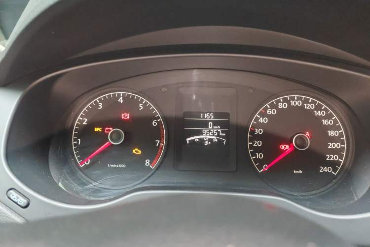 Used Volkswagen Sagitar 2012 1.6L Manual Comfort Model Odometer Close Up