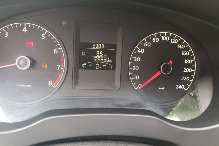 Used Volkswagen Sagitar 2012 1.6L Manual Comfort Model Odometer Close Up