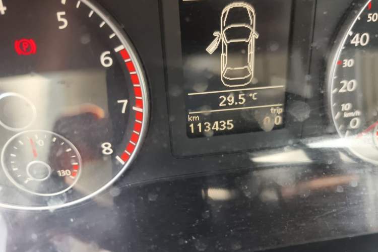 Used Volkswagen Sagitar 2012 1.4TSI Automatic Luxury Edition Odometer Close Up