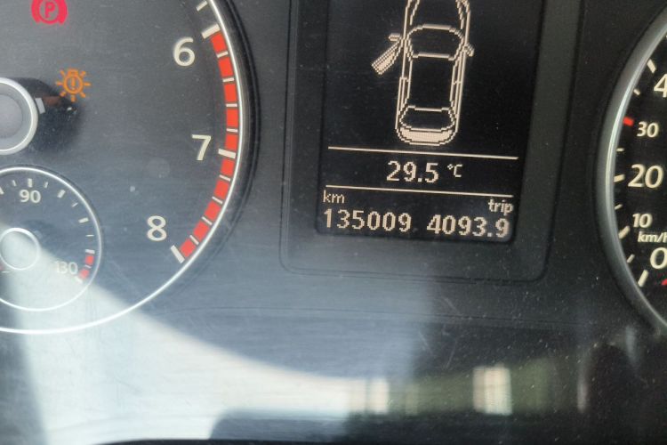 Used Volkswagen Sagitar 2012 1.4TSI Manual Luxury Model Odometer Close Up