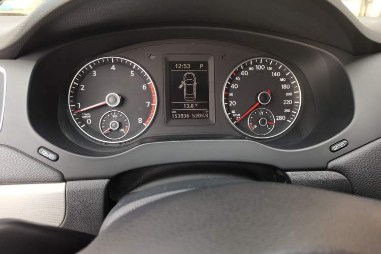 Used Volkswagen Sagitar 2012 1.4TSI Automatic Luxury Edition Odometer Close Up
