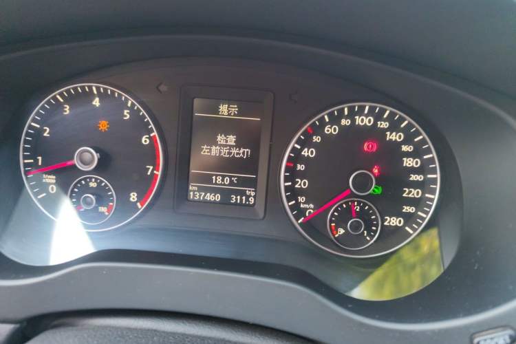 Used Volkswagen Sagitar 2012 1.4TSI Automatic Flagship Edition Odometer Close Up