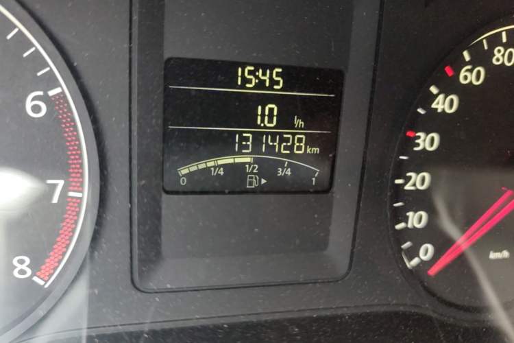 Used Volkswagen Sagitar 2012 1.6L Manual Comfort Model Odometer Close Up