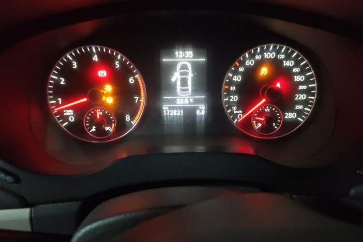 Used Volkswagen Sagitar 2012 1.4TSI Manual Luxury Model Odometer Close Up