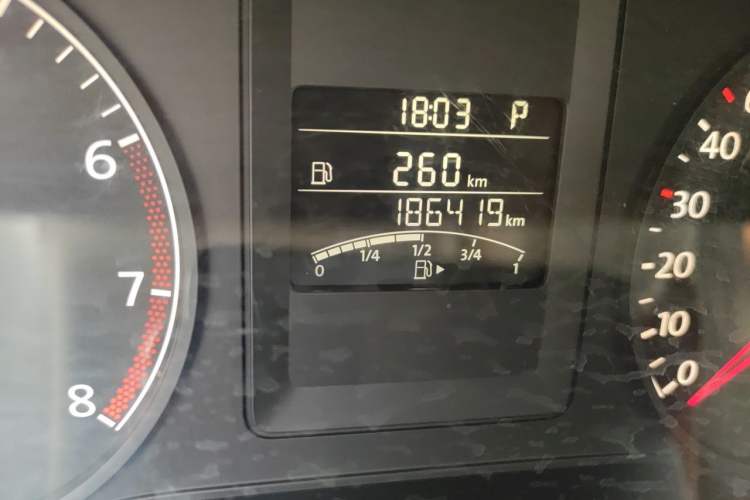 Used Volkswagen Sagitar 2012 1.6L Automatic Fashion Edition Odometer Close Up