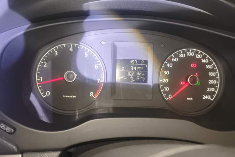 Used Volkswagen Sagitar 2012 1.6L Automatic Fashion Edition Odometer Close Up