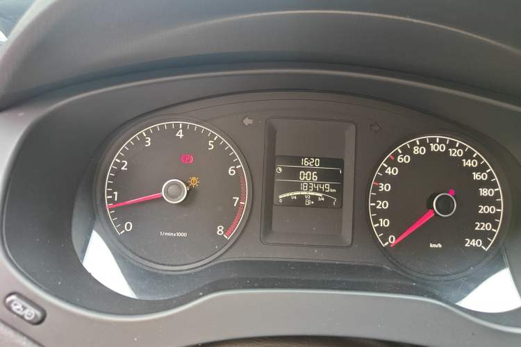 Used Volkswagen Sagitar 2012 1.6L Manual Comfort Model Odometer Close Up