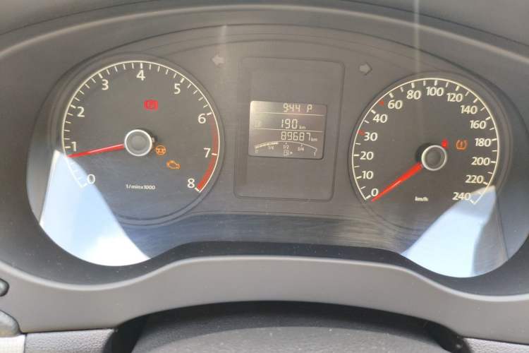 Used Volkswagen Sagitar 2012 1.6L Automatic Comfort Edition Odometer Close Up