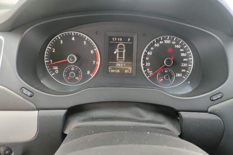 Used Volkswagen Sagitar 2012 1.4TSI Automatic Luxury Edition Odometer Close Up
